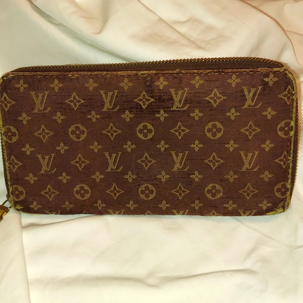 Authentic Louis Vuitton Brown Denim Min Lin Long Zippy wallet